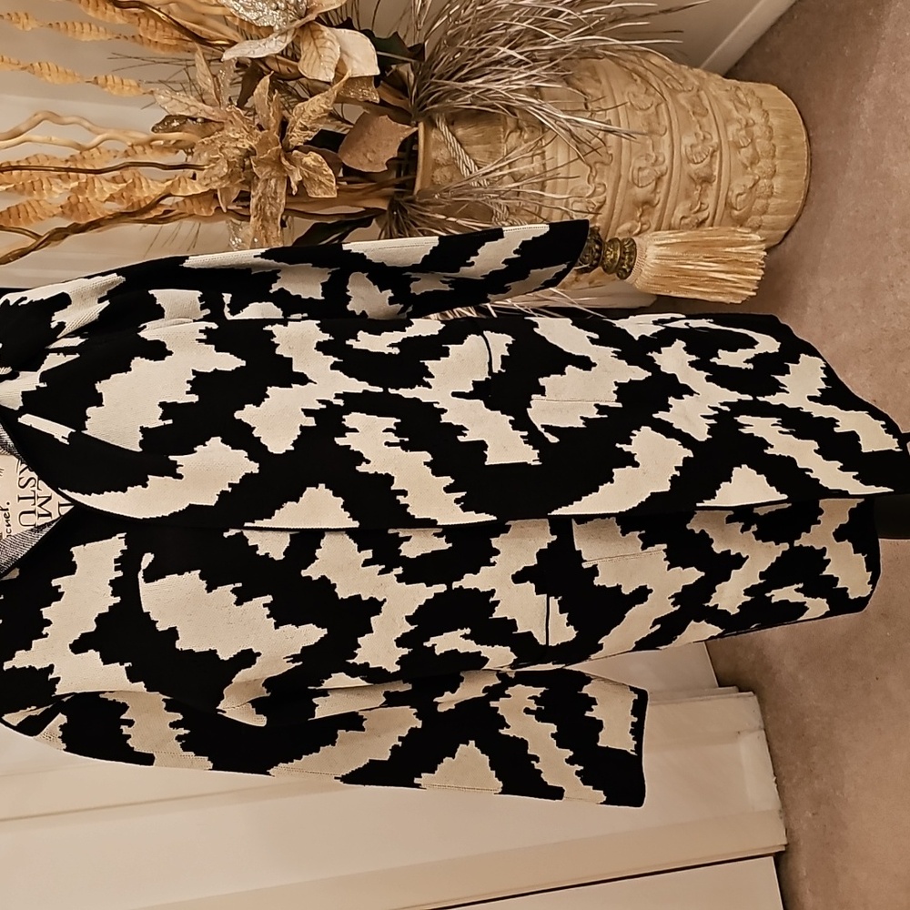 BRAND NEW WITH TAG BLACK/WHITE PRINT HOODED LONG SWEATER